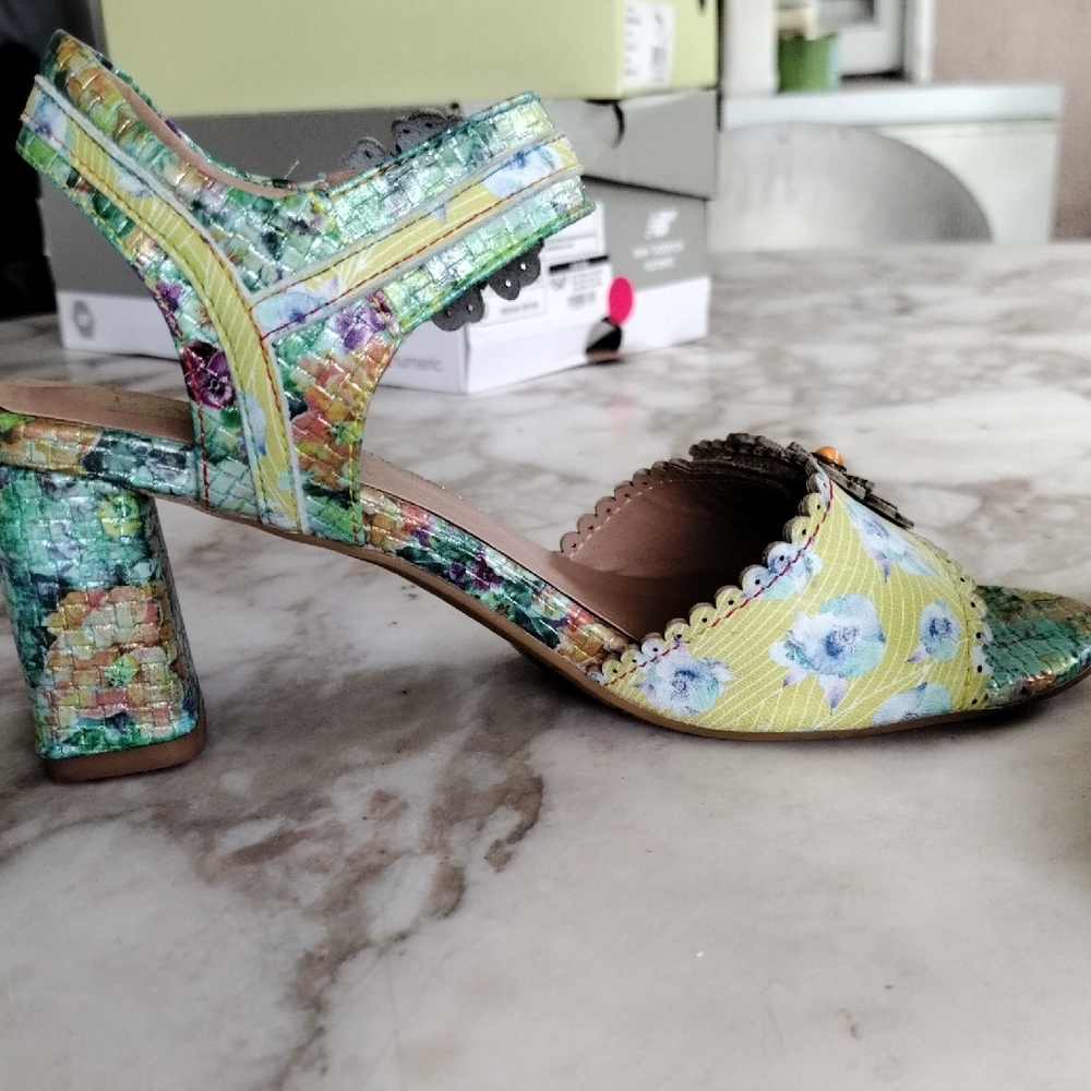 Floral Multicolor Women's Sandals - Picture 4 of 4